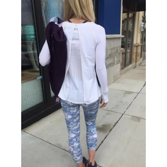 Lululemon💕making moves💕long sleeve pleated top - Picture 2 of 7